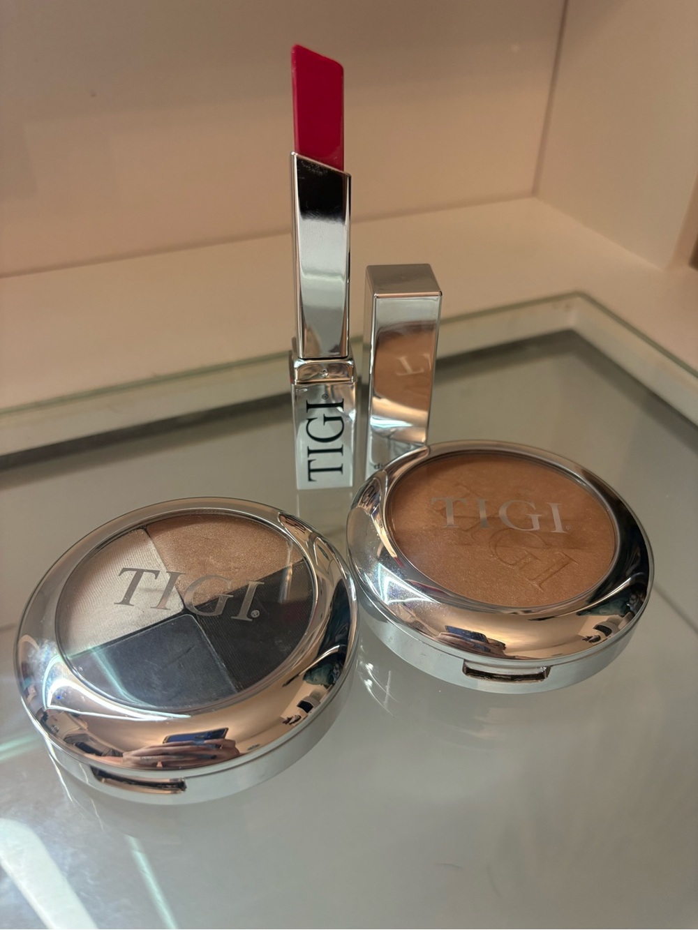 TIGI Lipstick, Bronzer and eyeshadow pallet  3 item lot new $89 value 🌺